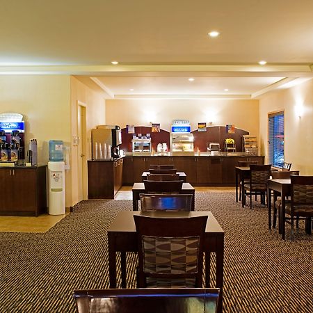 Holiday Inn Express & Suites-Regina-South By Ihg Екстериор снимка