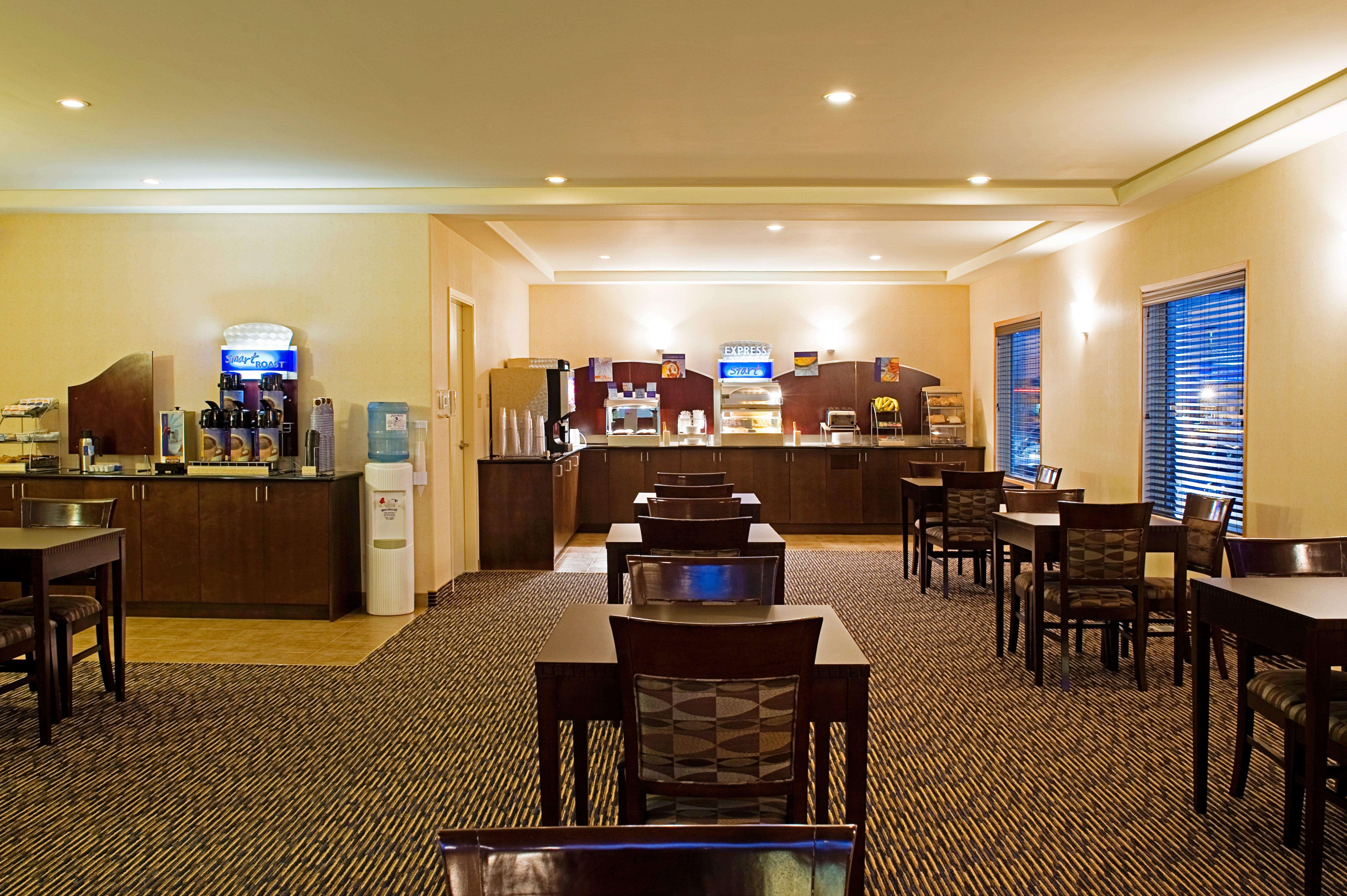 Holiday Inn Express & Suites-Regina-South By Ihg Екстериор снимка